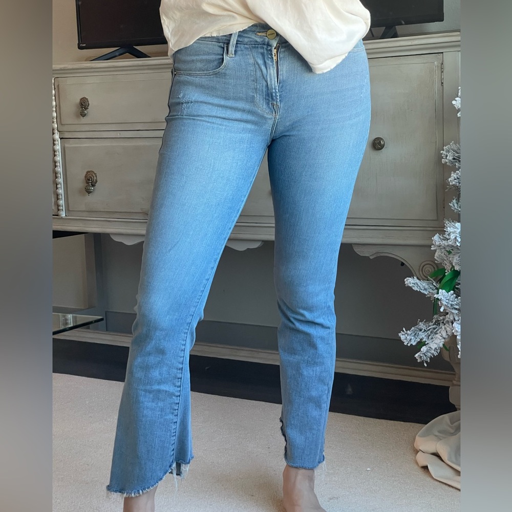 FRAME CROPPED FRAY ANKLE JEANS!!